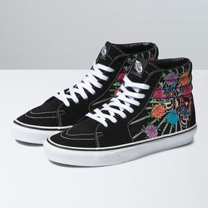 Vans sk8 hi 
DIA DE MUERTOS💀💀
GLOW IN THE DARK
BRAND NEW
